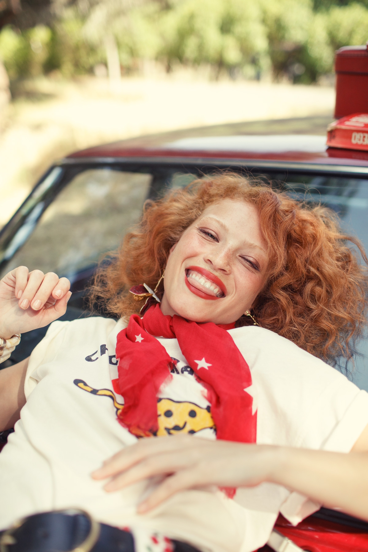 Szalik czerwony z ecru gwiazdkami 3